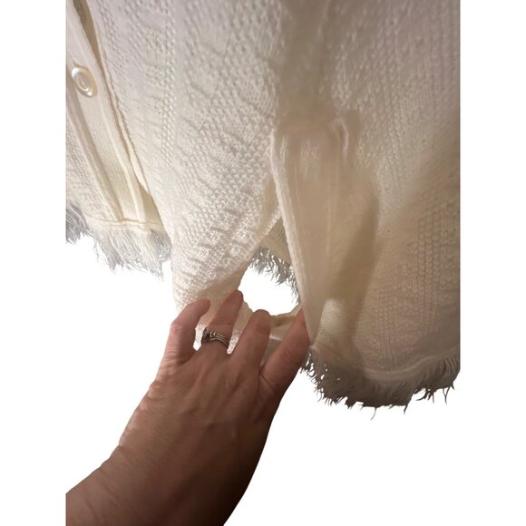 Vintage Style White Fringe Button-Up Knit Poncho With Collar - Picture 5 of 5